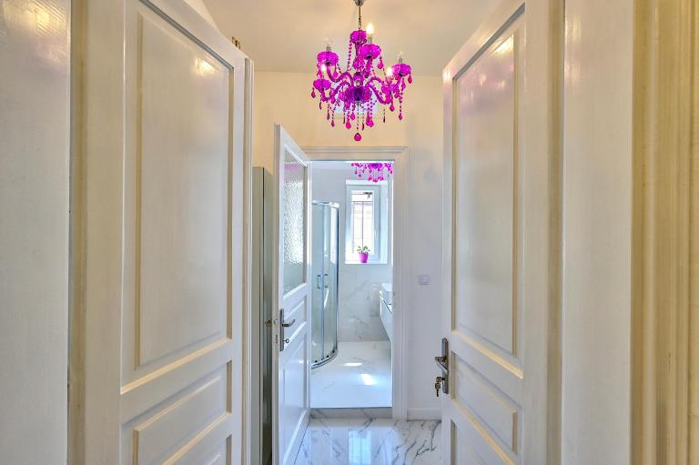Collins Amethyst Center with FREE parking - Ferienwohnung Pula