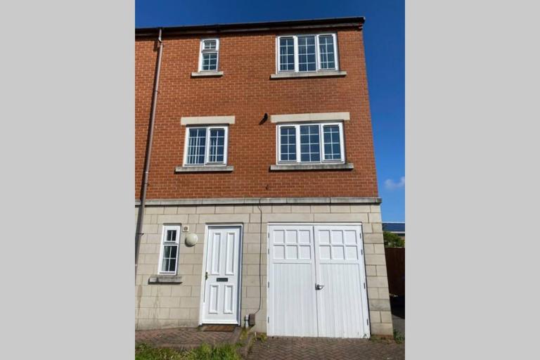 "Fishermans House" By Greenstay Serviced Accommodation - Large 4 Bed House With Parking - The Perfect Choice For Contractors, Families & Mixed Groups - B&B Grimsby