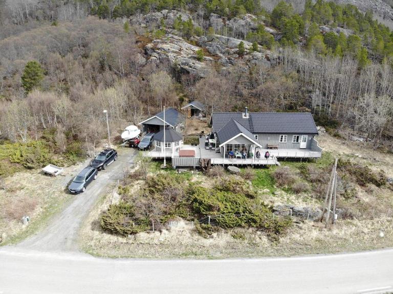 Villa Myklebostad - B&B Sand