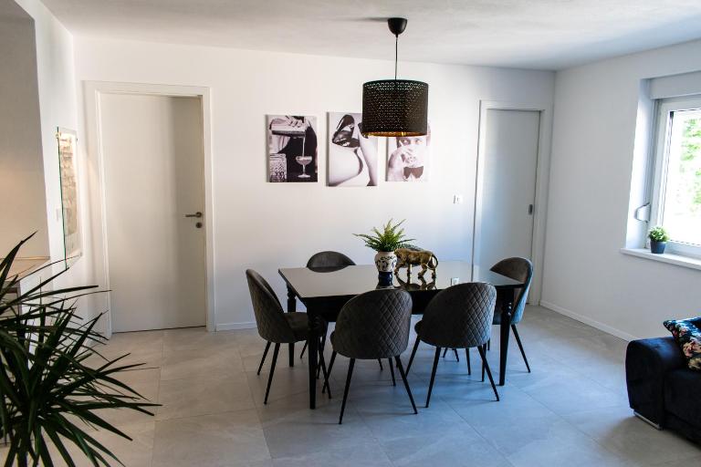 Apartmaji na placu - Bed and Breakfast Renče