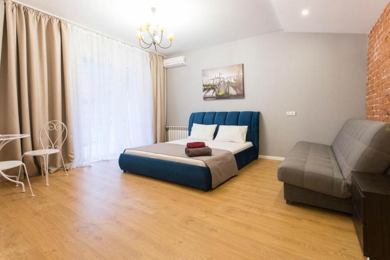 Studio near metro Yaroslava Mudroho, Universytet - Mykoly Khvylovoho str 5-3 - Bed and Breakfast Charkov