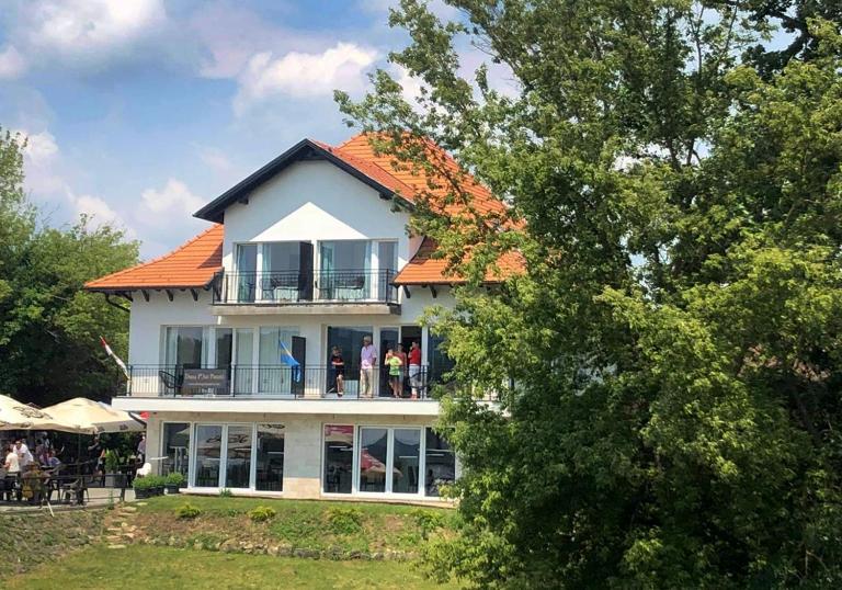 Duna P'Art Panzió - Chambres d'hôtes Verőce