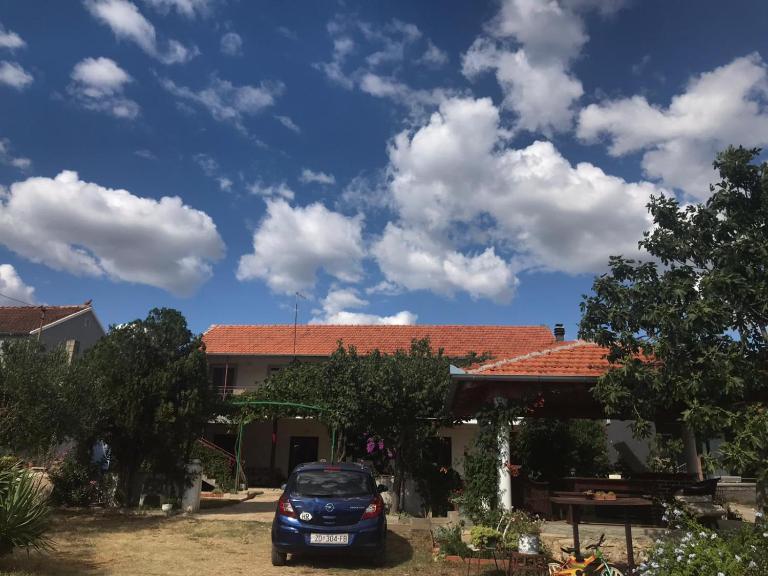 Elena - B&B Benkovac