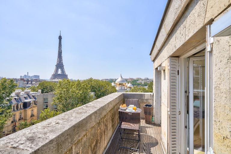 Designed Studio with AC-Terrasse Vue Tour Eiffel - B&B Paris