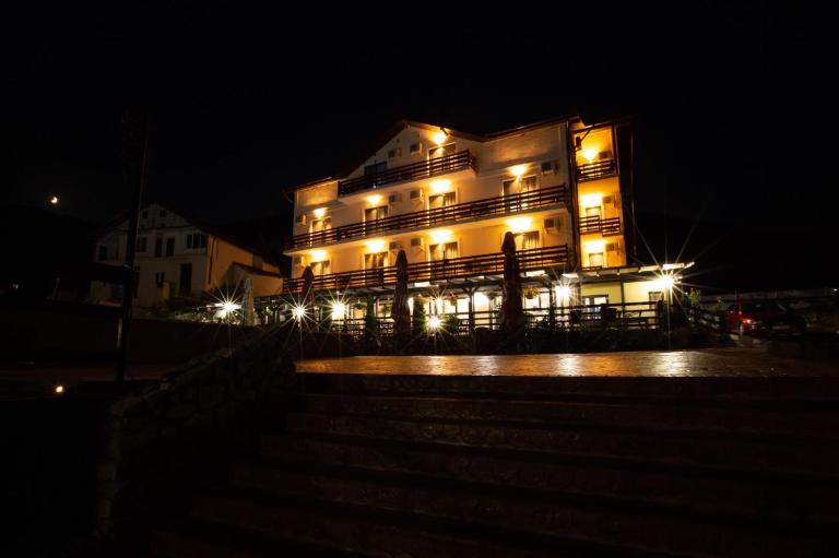 Pensiunea Mirific - Bed and Breakfast Dubova
