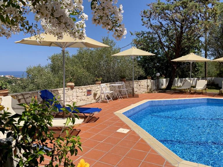 Villa Clio with Pool Stalos Crete - Ferienwohnung Stalós