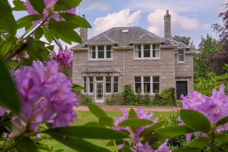 Haven Retreat Scotland - Large 4 Bed House with Woodland garden, Aboyne ,Royal Deeside - B&B Aboyne
