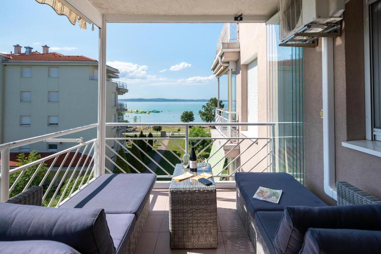 Lakeside Family Apartment - Chambres d'hôtes Siófok