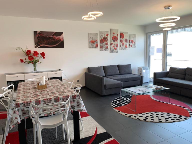Spacious Luxury 2BR flat with Parking - Luxembourg gare - Bed and Breakfast Luxemburg