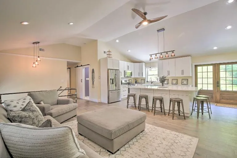 Modern NY Home w/ Views By Hudson Valley Hiking! - Bed and Breakfast Hopewell Junction