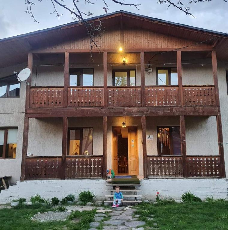 Guesthouse Edelweiss - Chambres d'hôtes Mestia