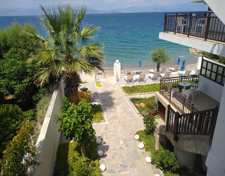 Villa Constantina Apartments - Chambres d'hôtes Liyiá