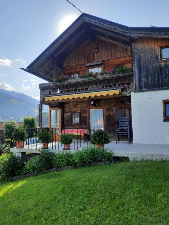 Ferienhäuschen Rahm - B&B Hainzenberg