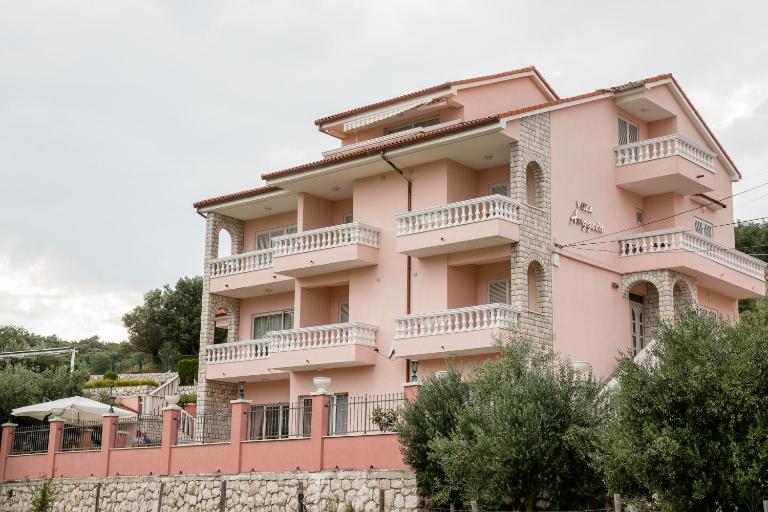 Villa Anggela - B&B Supetarska Draga