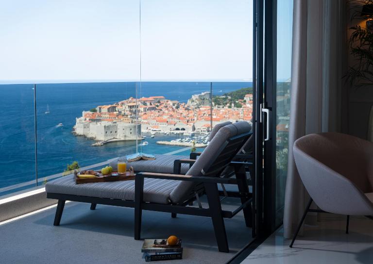 New & Luxury 5* with Breathtaking View- Kiki Lu Apartment - Chambres d'hôtes Dubrovnik
