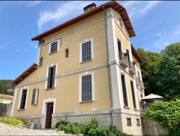 charmant appartement dans joli village d’Annot - Bed and Breakfast Annot
