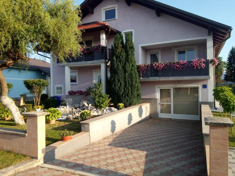 Apartman Karmen Gospić - B&B Gospić
