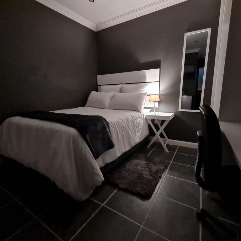 Vusi's Guesthouse - B&B Durban