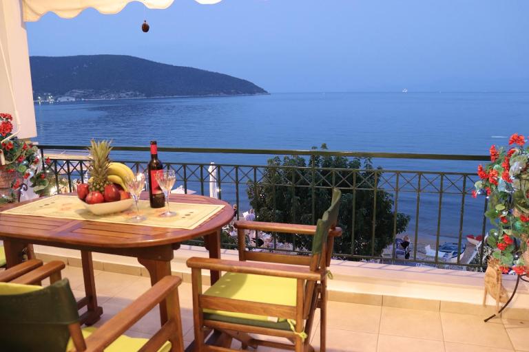 Sea and Sun apartment - B&B Nea Peramos