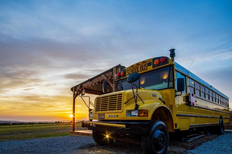 American School Bus - 1 Bedroom - Blossom Farm - Tiers Cross - B&B Johnston