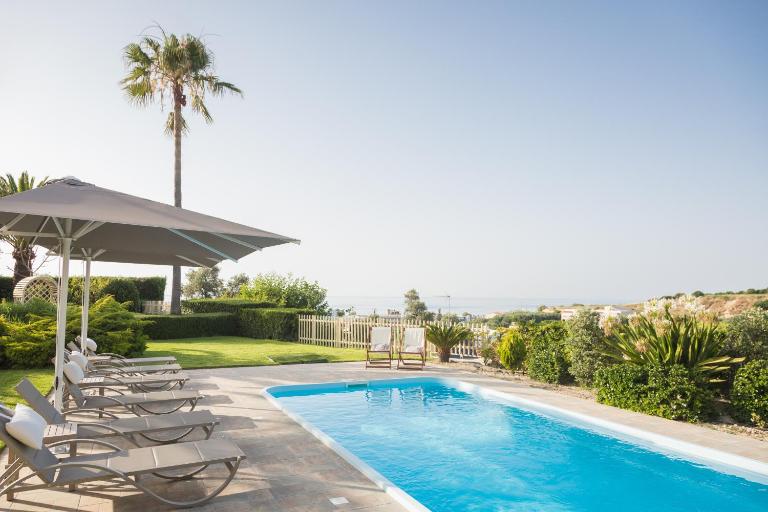 Malena Villa, beach retreat, By ThinkVilla - B&B Sfakáki