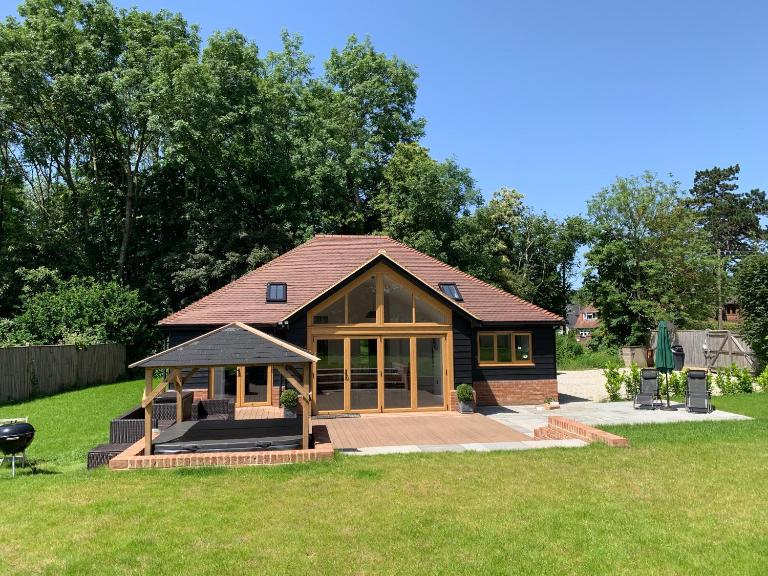 Chestnut-Lodge is rural, secluded, private with Hot Tub - Chambres d'hôtes Maidstone