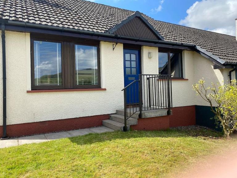 2 Bedroom Sleep 4 House - Private Garden - Chambres d'hôtes Portree