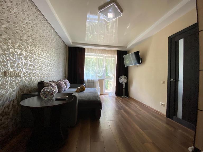 Modern flat near Metro Botanichnyi Sad, st Oleksandra Olesya 11 - B&B Kharkiv