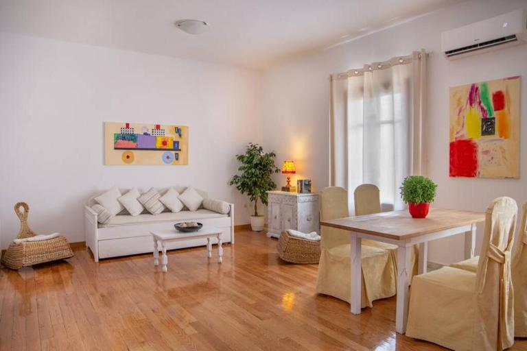 Seaview Stylish Flat in Andros - walk to beach - B&B Andros
