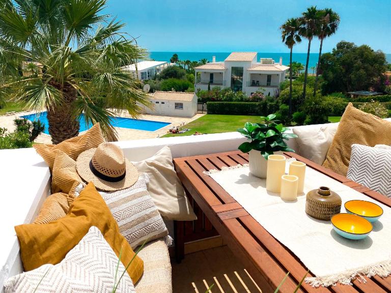 Beach villa with ocean view and rooftop cinema - Bed and Breakfast Guia