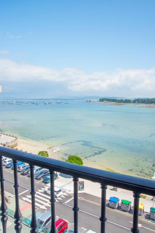 O Grove Centro con vistas a La Toja parking - B&B O Grove