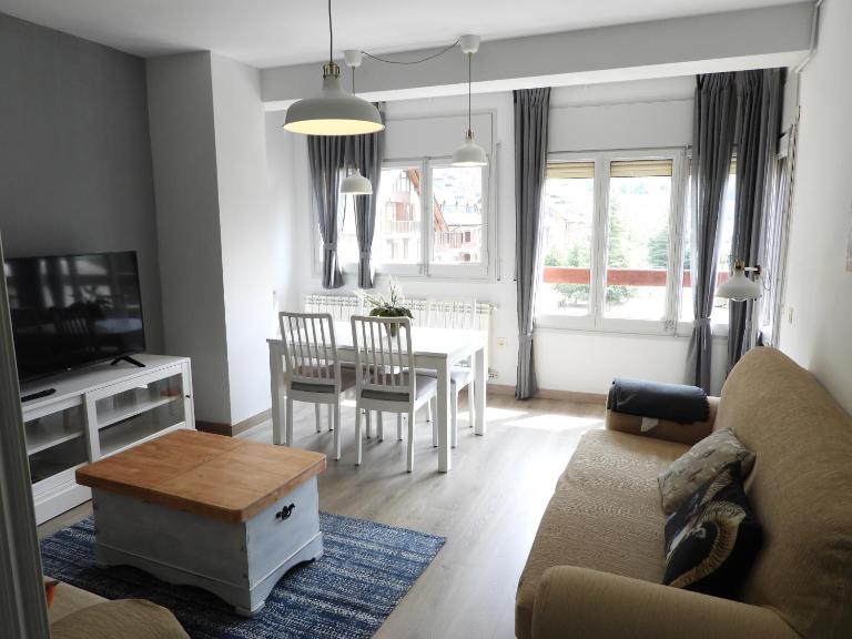 Apartament ampli de 3 habitacions i 2 banys a Esterri amb grans vistes Aiguestortes Pirineus - B&B Esterri de Aneu