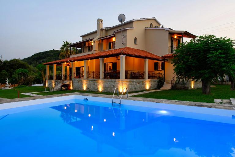 Grand Villa Roubana - B&B Karyófyto