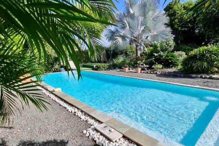 Villa White Oasis calme avec piscine à débordement, 6 personnes - B&B Saint-François