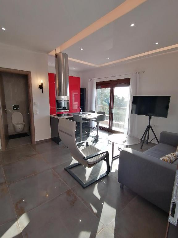 Theasis 2 - Chambres d'hôtes Néos Marmarás