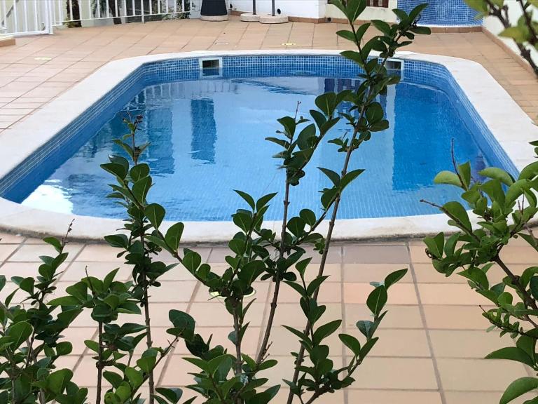 Algarve, Carvoeiro centre-ville, Récent appartement en duplex pour 5 personnes - B&B Carvoeiro