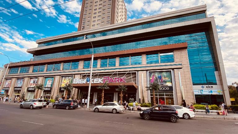 Modern&bright apt next to UN House in city center - Bed and Breakfast Bisjkek