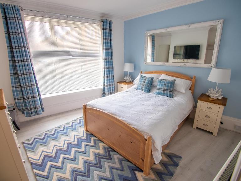 North Bay Holiday Apartment with Internet, Smart TV's and Patio Area - B&B Scarborough