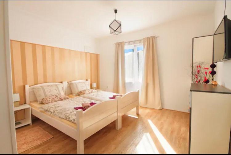 Rooms Bobic - B&B Ličko Petrovo Selo