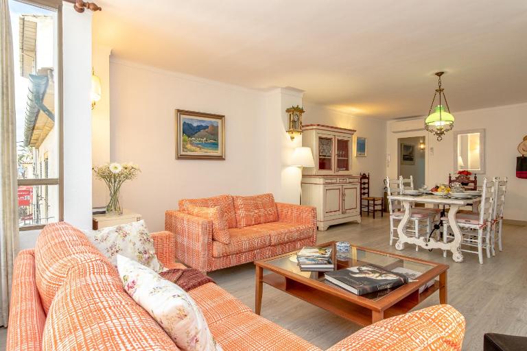 Apartment Almirall in Puerto Pollensa By homevillas360 - Bed and Breakfast Pollença
