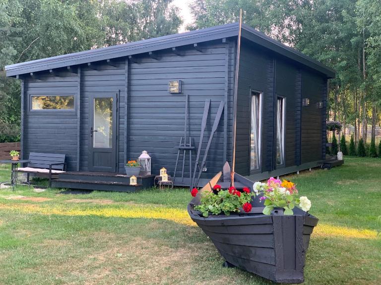Māja pie Ziedu laivas - B&B Plieņciems