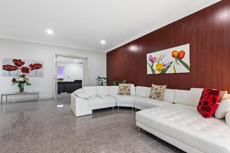 Families & Groups Friendly, Close to Airport - B&B Bell