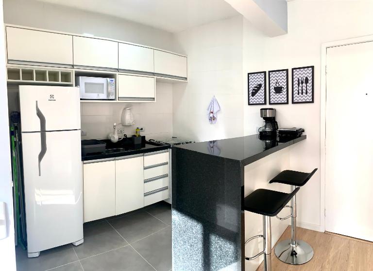 505 - Apartamento Lindo, amplo e decorado, mobiliario moderno, cozinha completa com utensílios , Excelente vista da cidade e localização privelegiada no bairro Bigorrilho proxímo de shopping e parques - B&B Curitiba