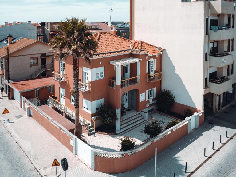 Green Coast Surf House - Bed and Breakfast Espinho