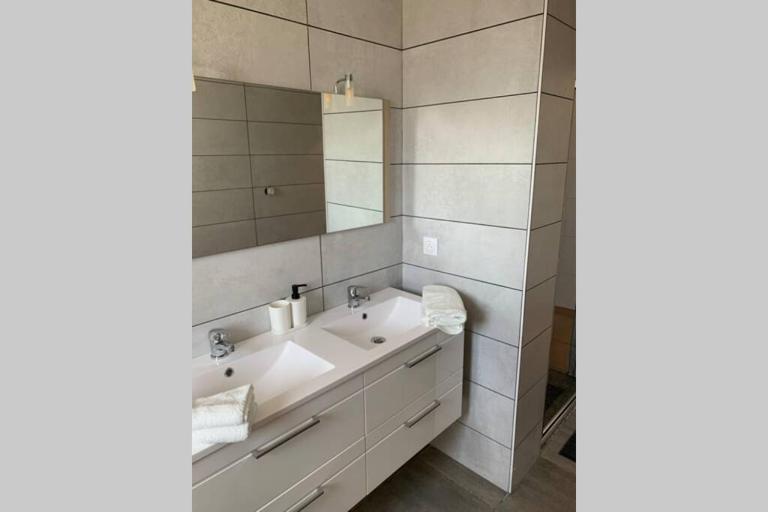 Grande maison neuve idéale pour 6 personnes - B&B Saint-Loubès