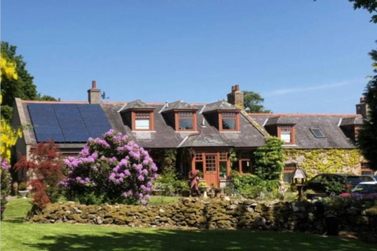 Serene Countryside Home with Manicured Gardens - Chambres d'hôtes Stonehaven