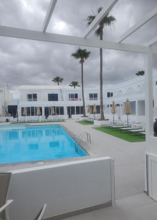 Atlantic View 1B 2 Bedrooms Ground Floor, Complex featured on A Place in The Sun - Ferienwohnung Puerto del Carmen