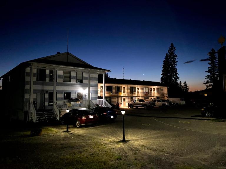 Bay Lake Inn - Frontiersman Motel - Ferienwohnung Latchford