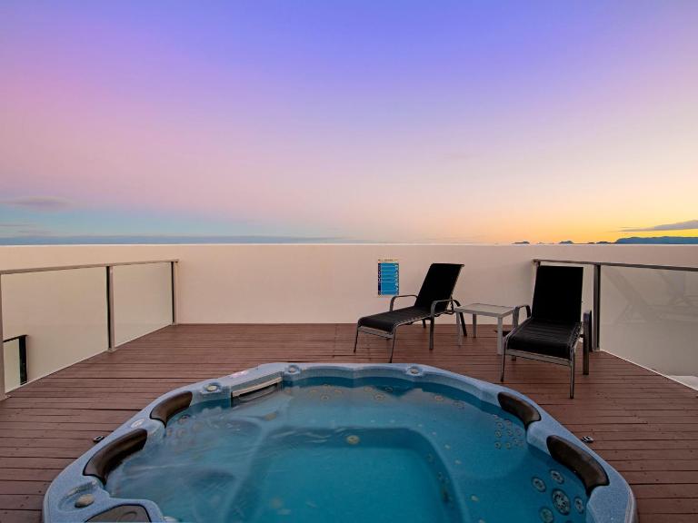 Private Rooftop Spa Penthouse apartment - Sierra Grand - CoastHM - Ferienwohnung Gold Coast