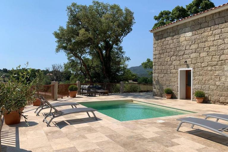 Maison typique de campagne au cœur de la nature . - Bed and Breakfast Sartène